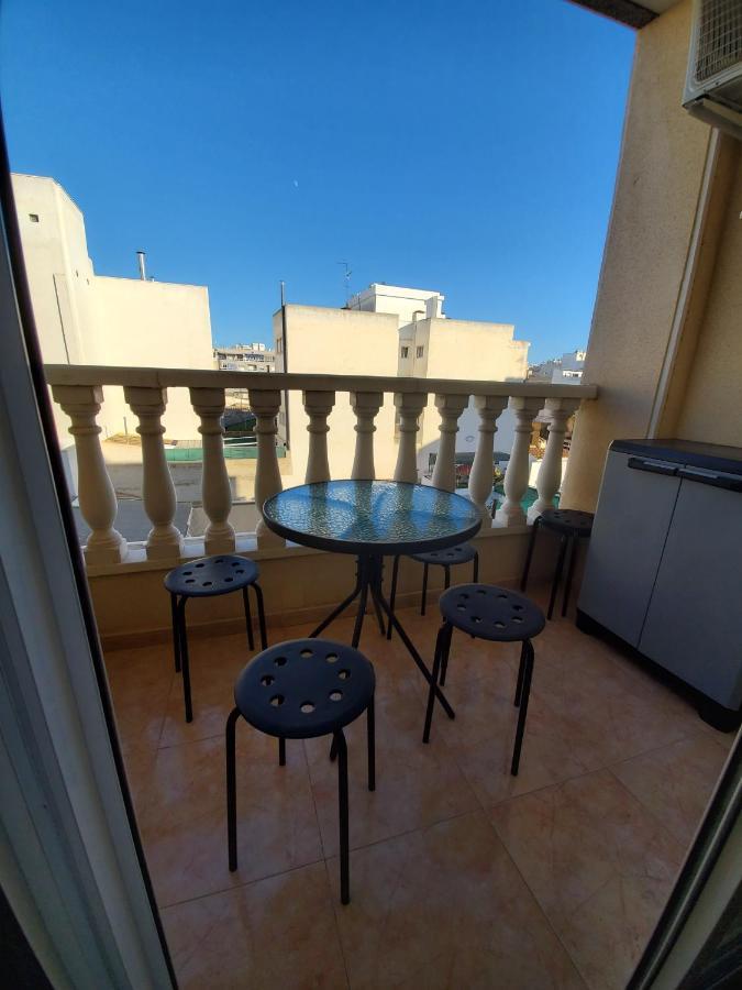 Appartement Proche Plage Avec Piscine En Centre Ville Torrevieja Bagian luar foto