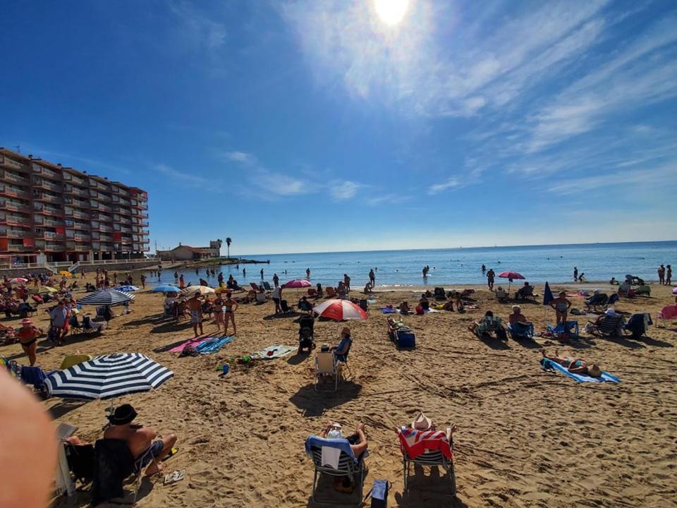 Appartement Proche Plage Avec Piscine En Centre Ville Torrevieja Bagian luar foto