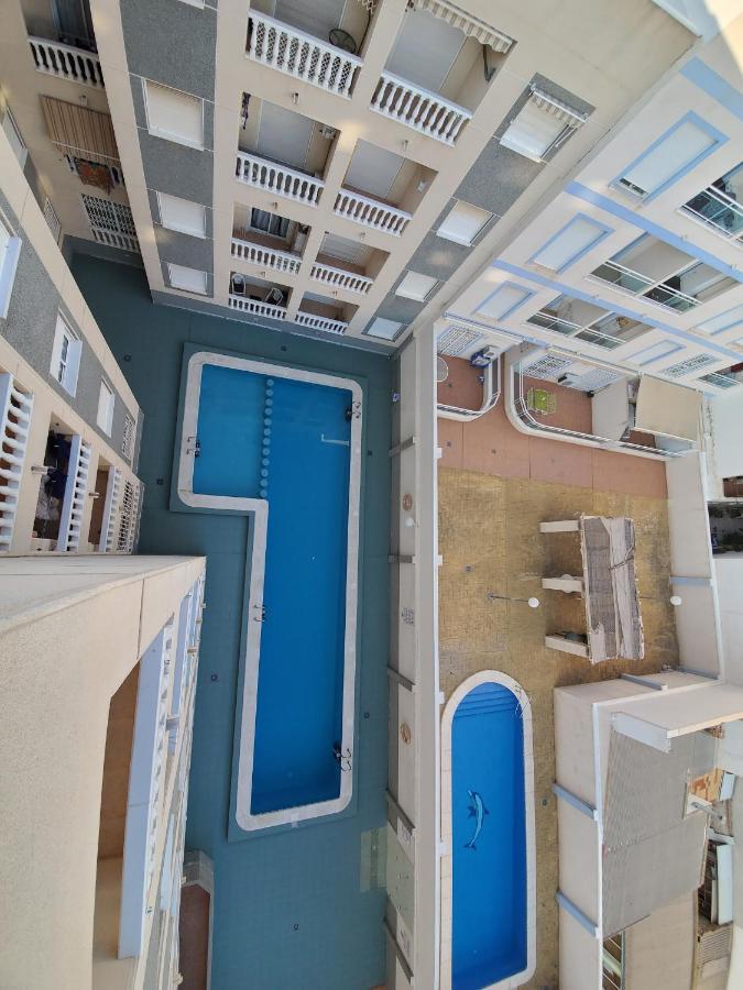 Appartement Proche Plage Avec Piscine En Centre Ville Torrevieja Bagian luar foto